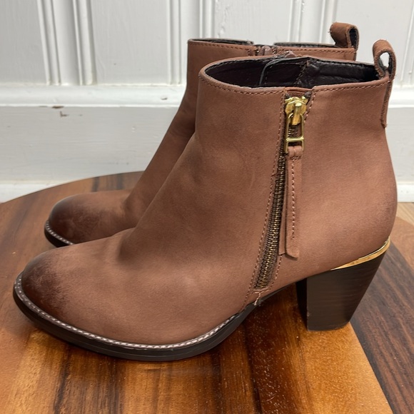 Steve Madden Cognac Wantagh Leather Ankle Booties - Picture 6 of 14